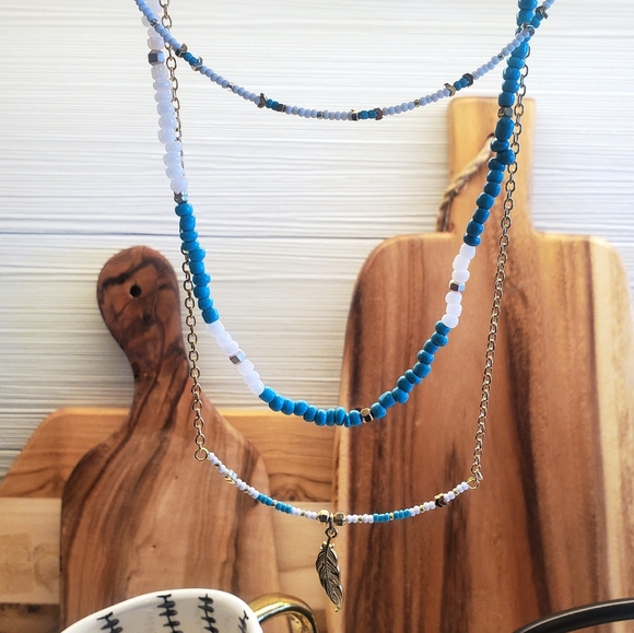 Turquoise, White, and Gold Beaded Necklace Set - Elegant and Versatile - Picture 4 of 4